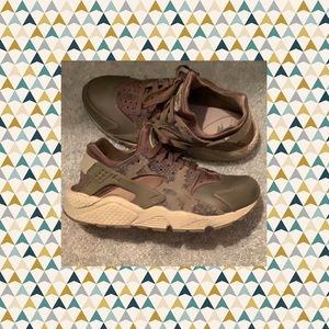 ⛵️ Women’s Nike Huaraches